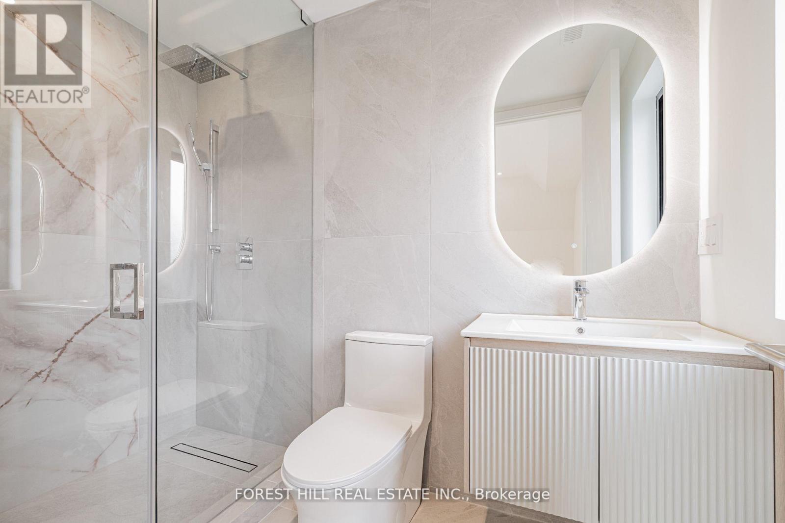 Photo 17 of 105 Castle Hill Drive, Toronto ON