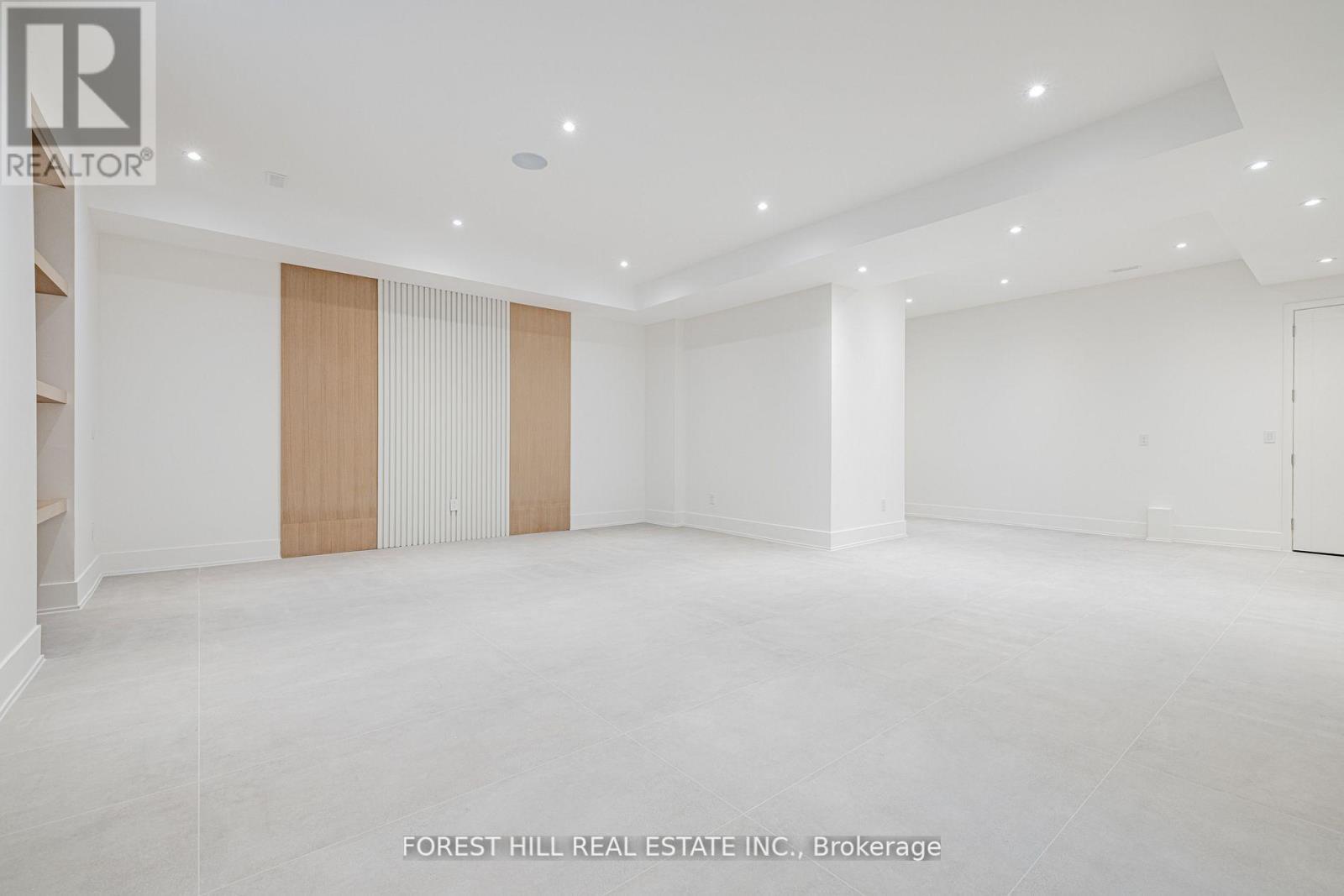Photo 22 of 105 Castle Hill Drive, Toronto ON