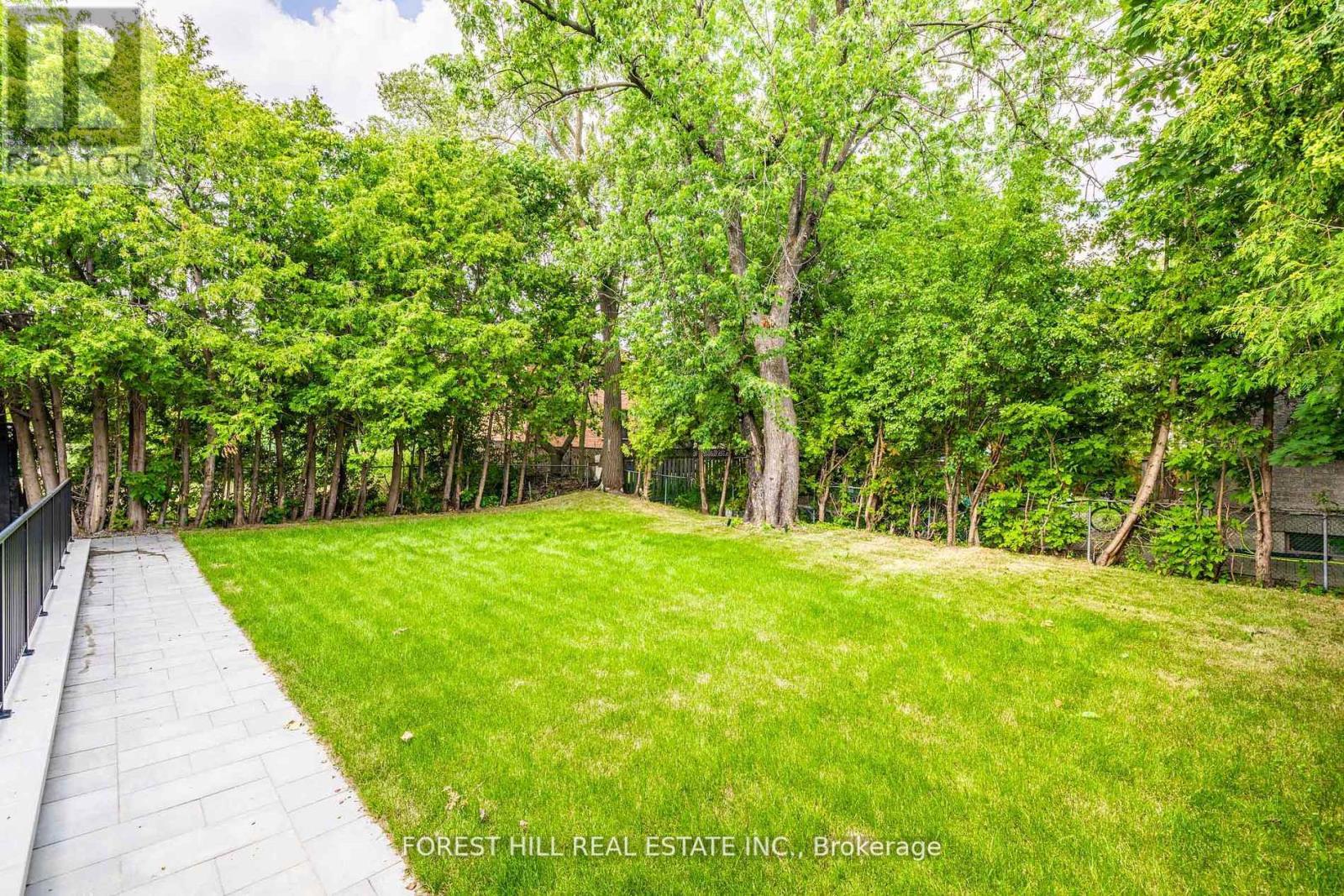 Photo 10 of 105 Castle Hill Drive, Toronto ON