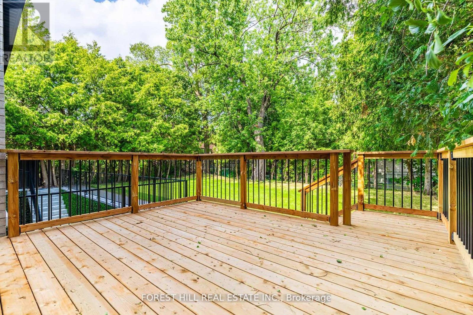 Photo 21 of 105 Castle Hill Drive, Toronto ON