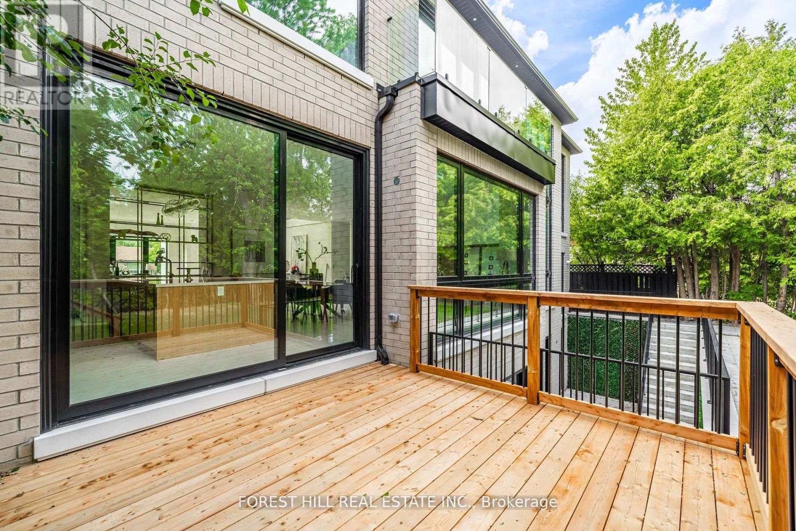 Photo 15 of 105 Castle Hill Drive, Toronto ON