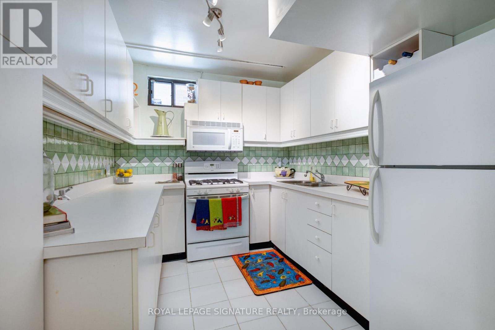 Photo 34 of 1405 Rougemount Drive, Pickering ON