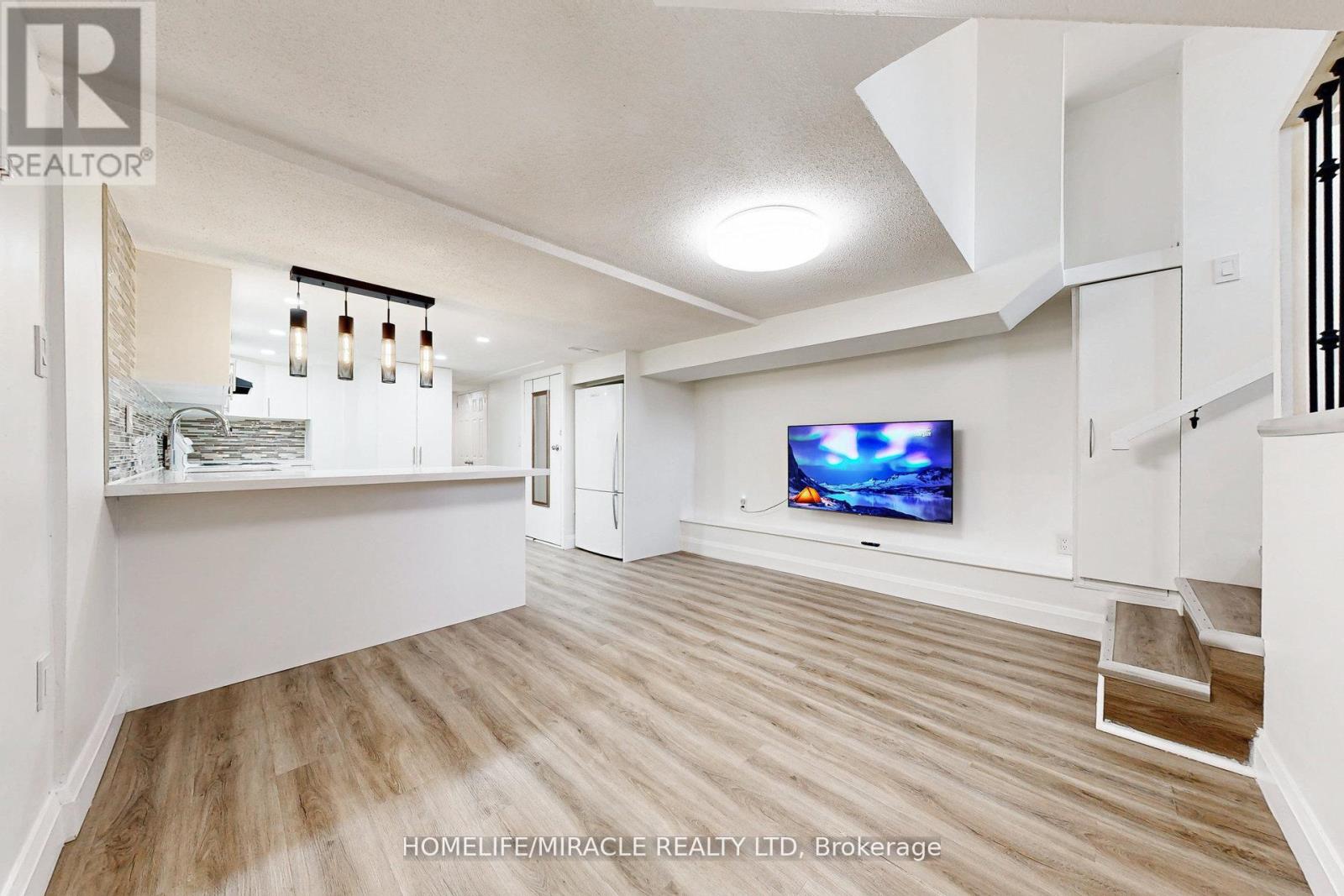 Photo 15 of 590 Jones Avenue W, Toronto ON