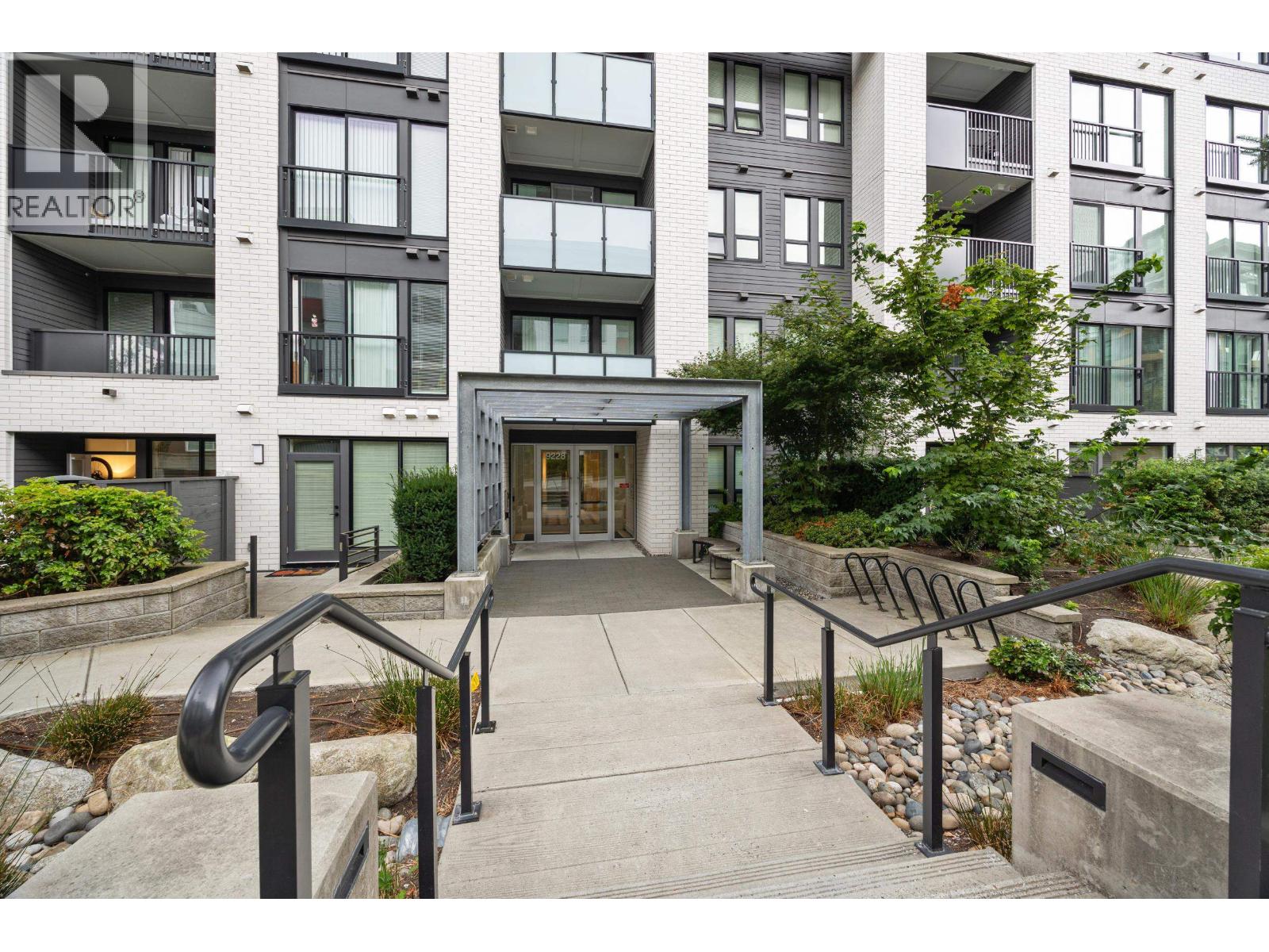 Photo 5 of 104 9228 Slopes Mews, Burnaby BC