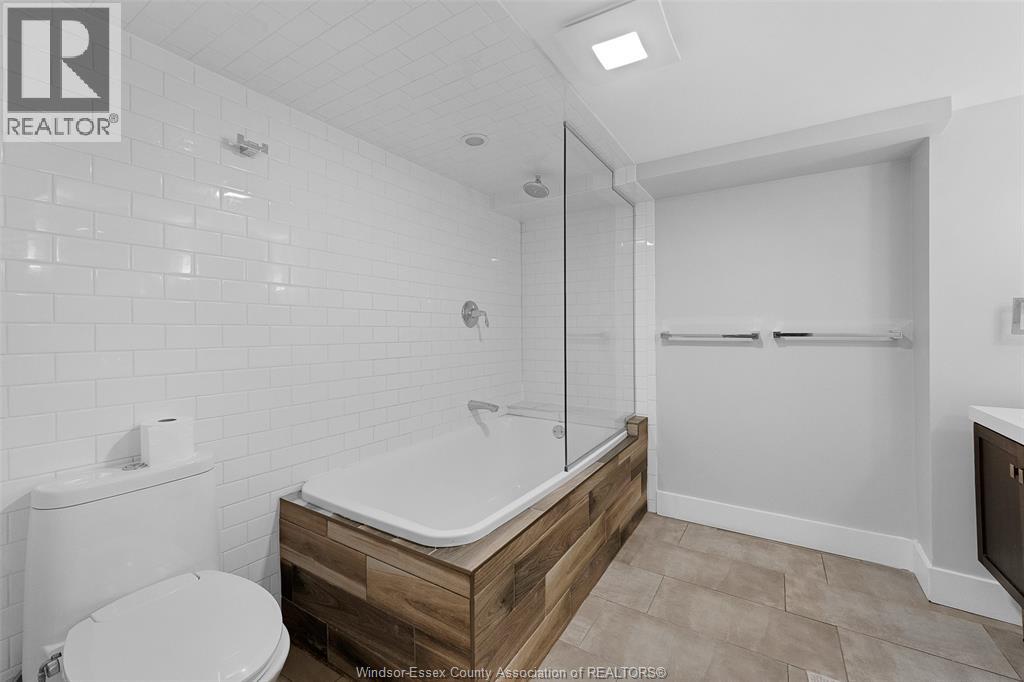 Photo 38 of 2480 Everts, Windsor ON