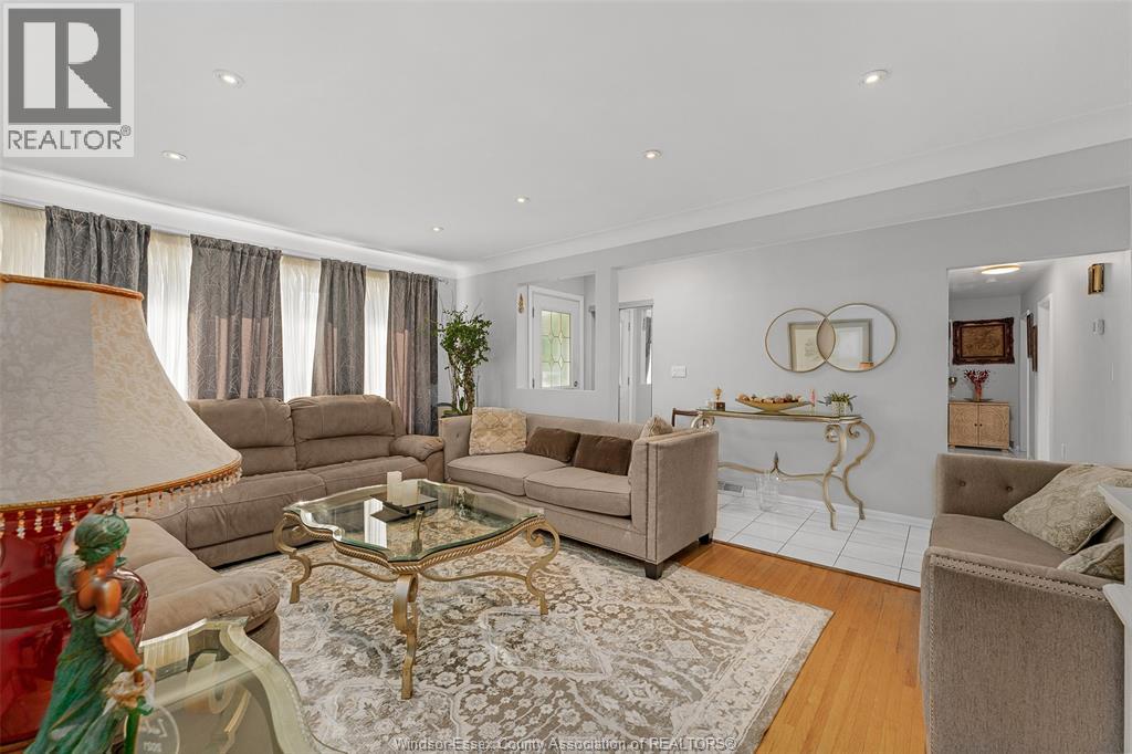 Photo 4 of 2480 Everts, Windsor ON