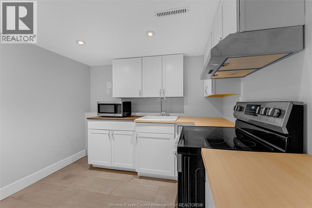 Photo 6 of 2480 Everts, Windsor ON