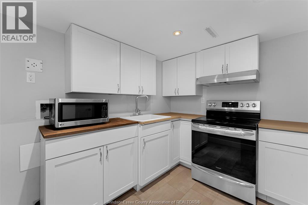 Photo 7 of 2480 Everts, Windsor ON