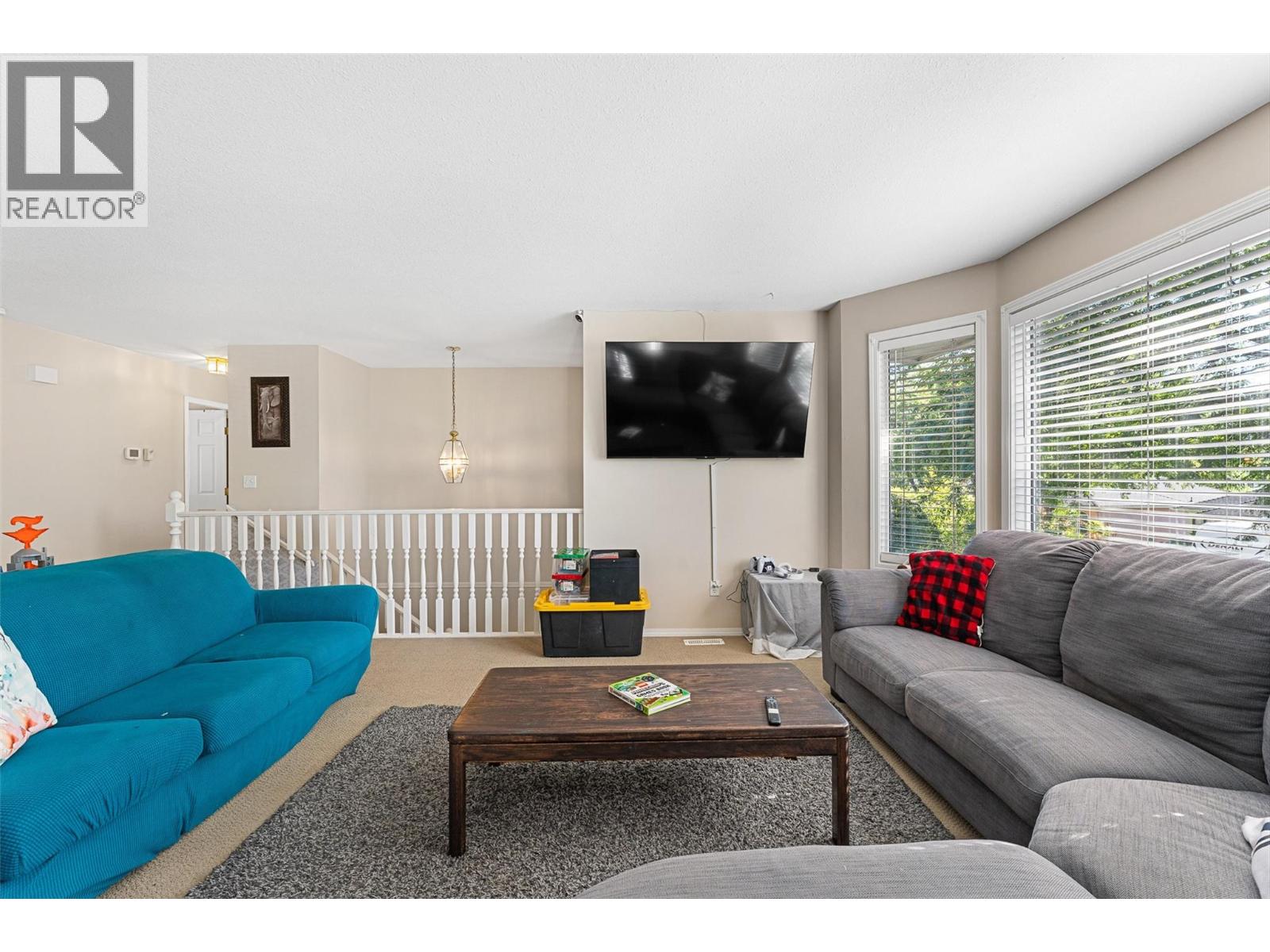 Photo 5 of 580 Spruceview Place N, Kelowna BC