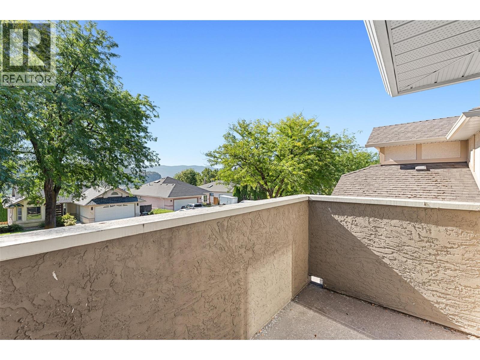Photo 6 of 580 Spruceview Place N, Kelowna BC