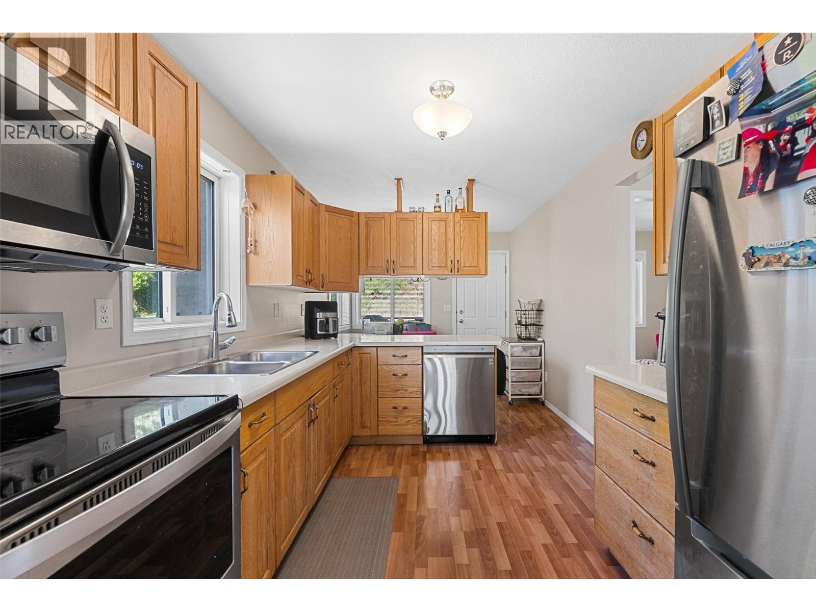 Photo 9 of 580 Spruceview Place N, Kelowna BC