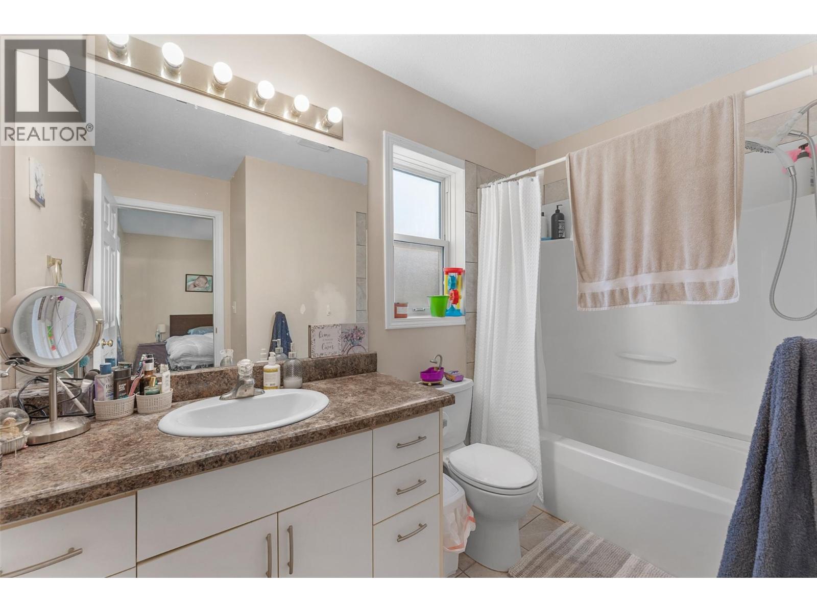 Photo 18 of 580 Spruceview Place N, Kelowna BC