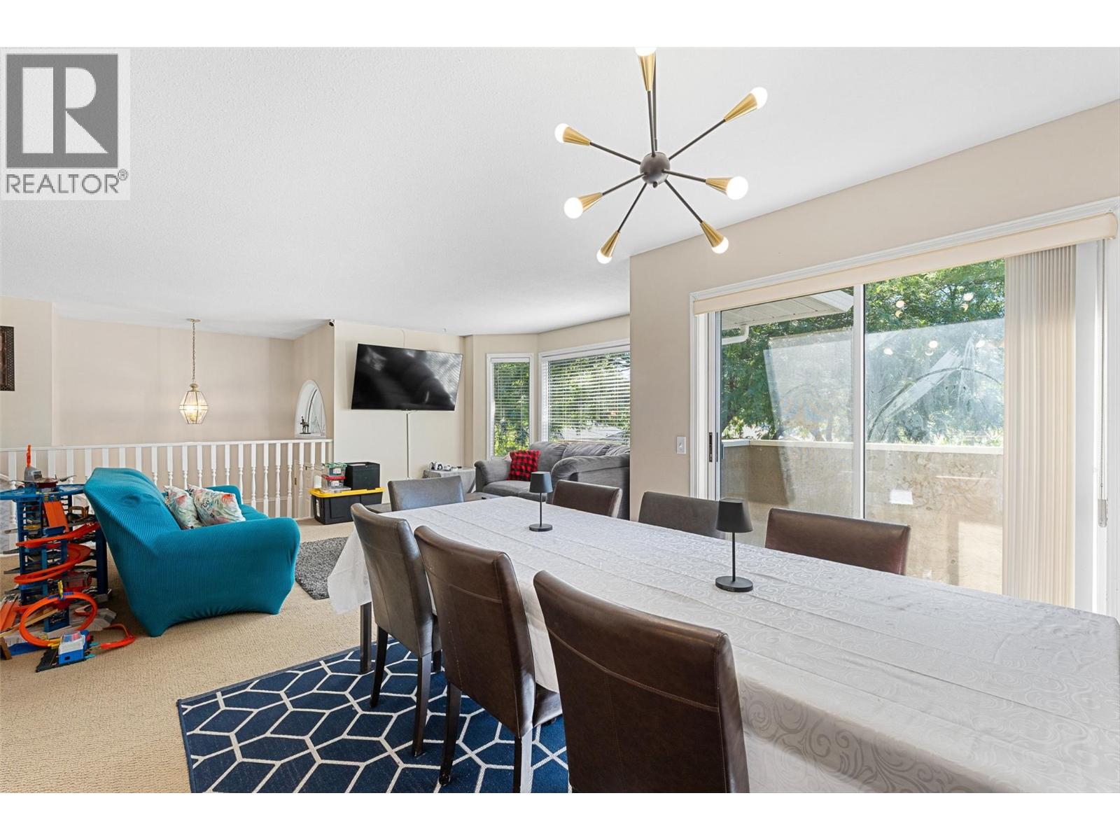 Photo 8 of 580 Spruceview Place N, Kelowna BC