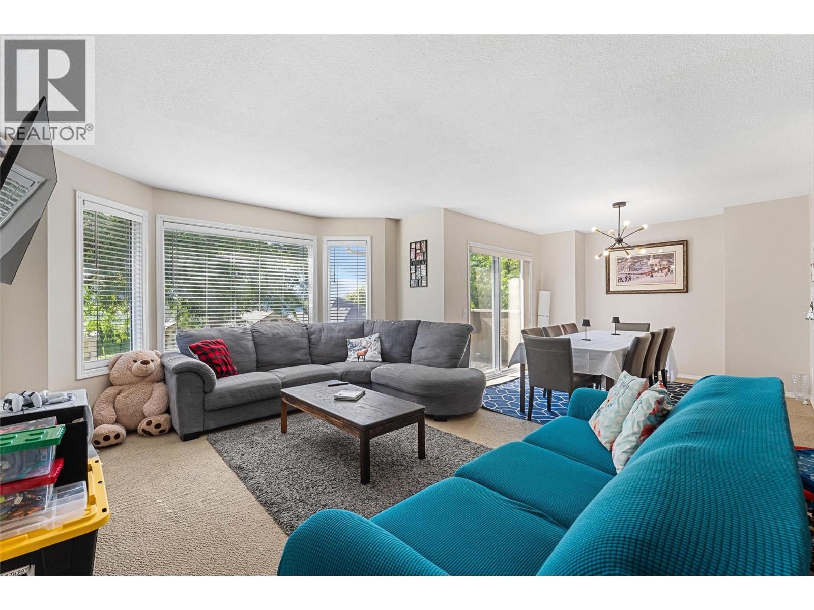 Photo 3 of 580 Spruceview Place N, Kelowna BC
