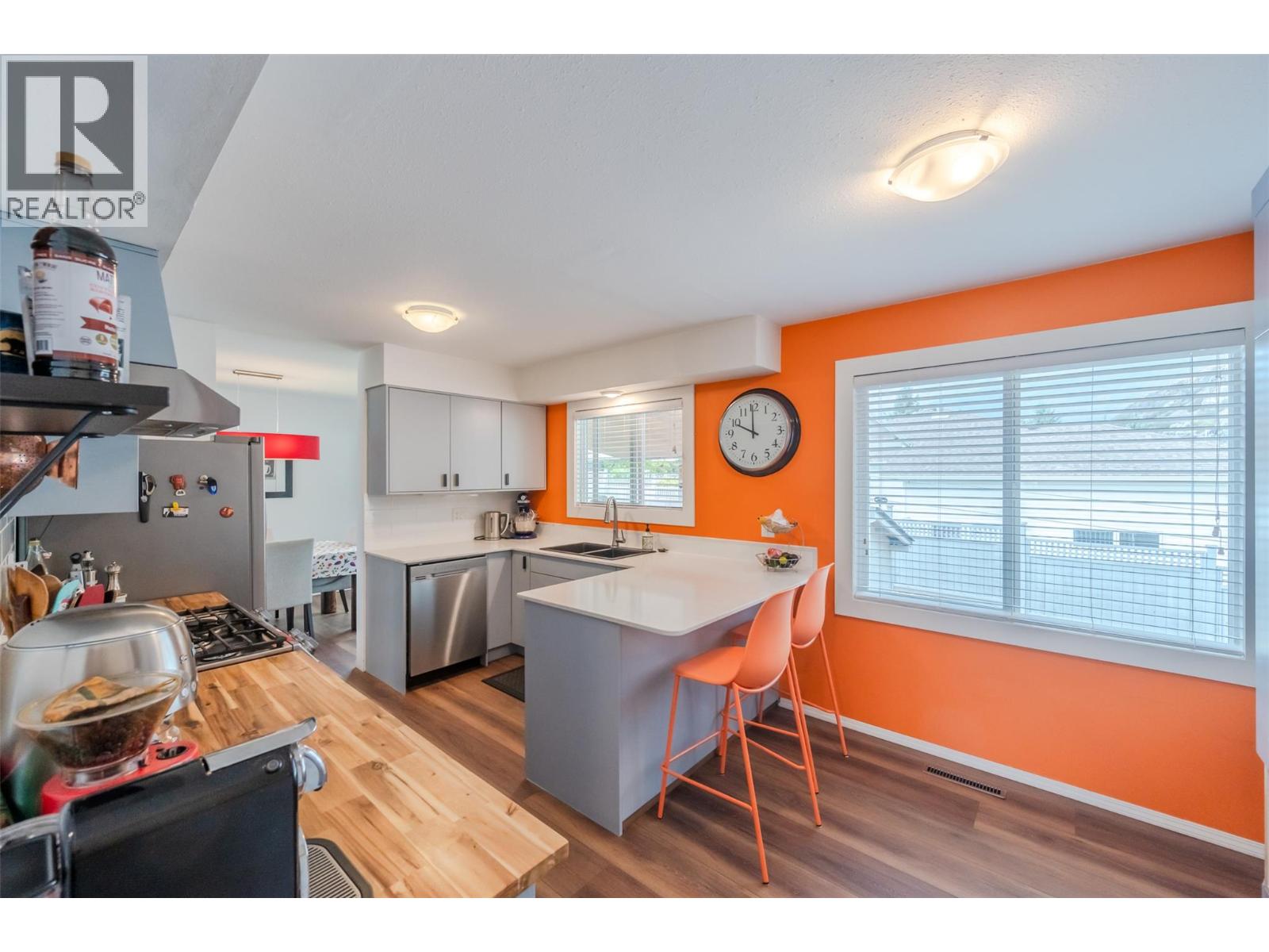 6142 Eveningstar Close, Oliver