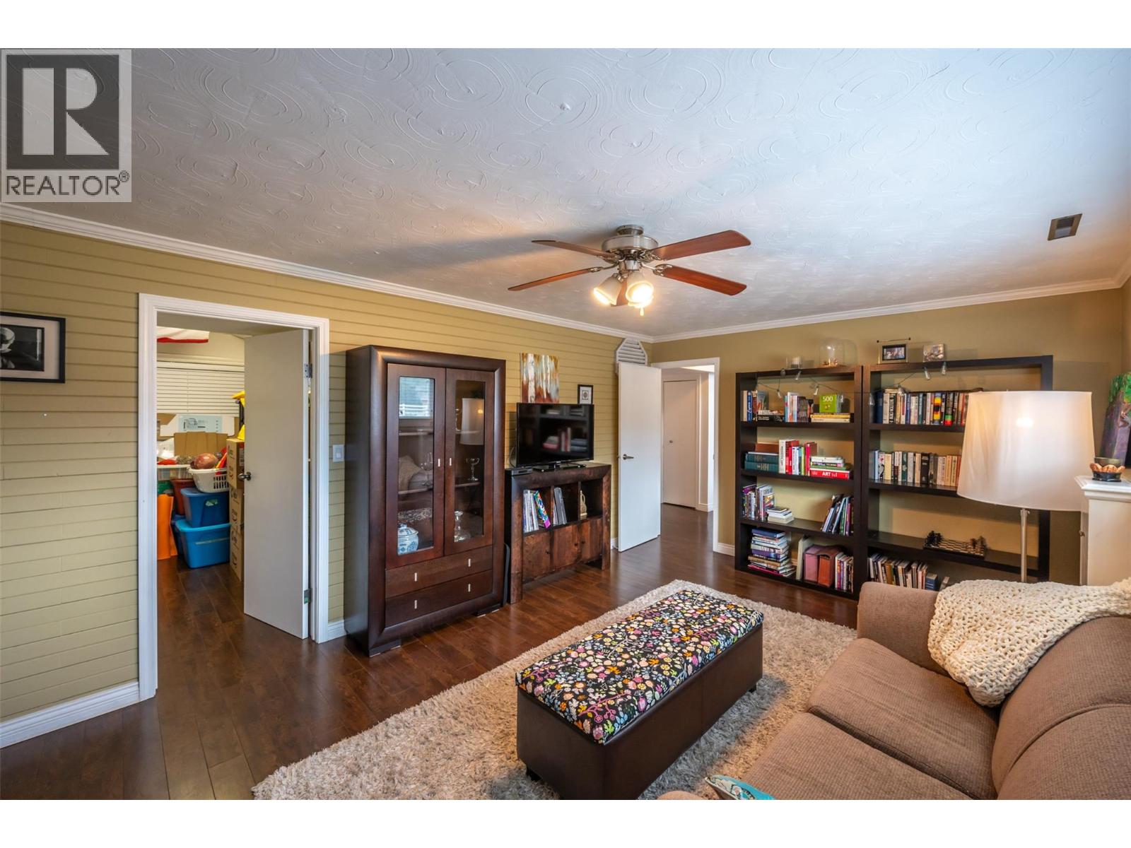 6142 Eveningstar Close, Oliver