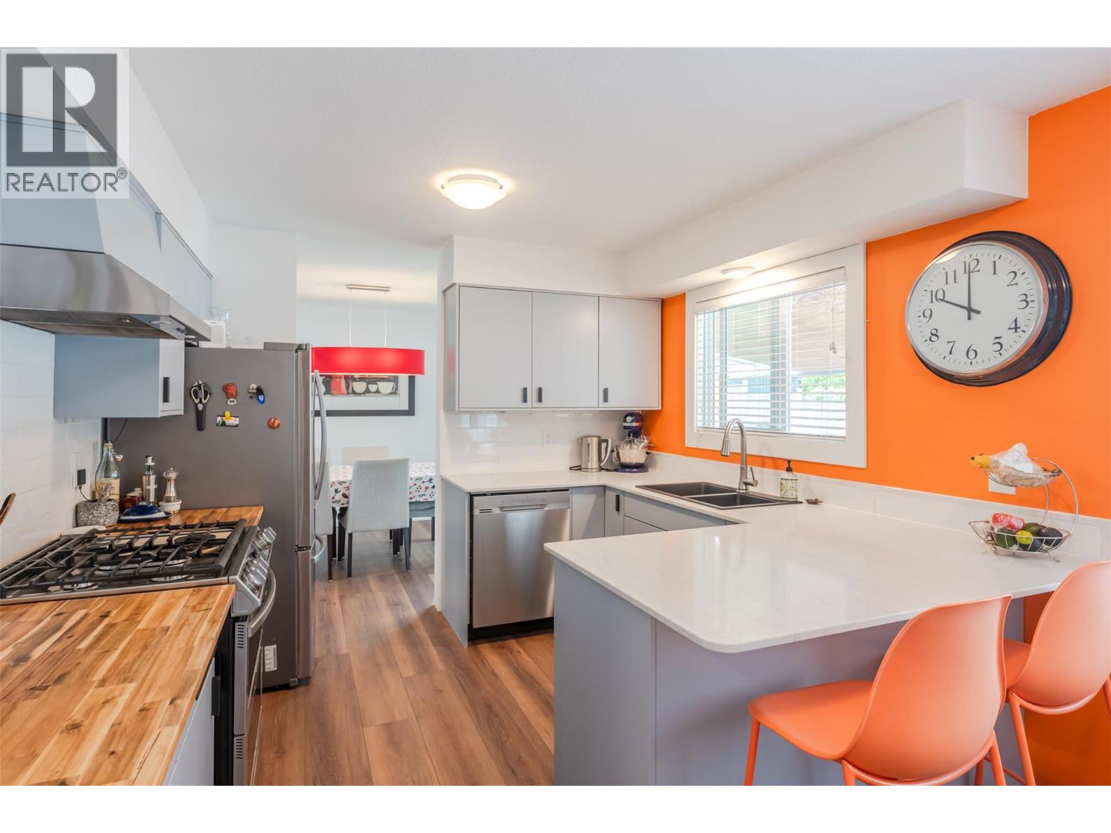6142 Eveningstar Close, Oliver