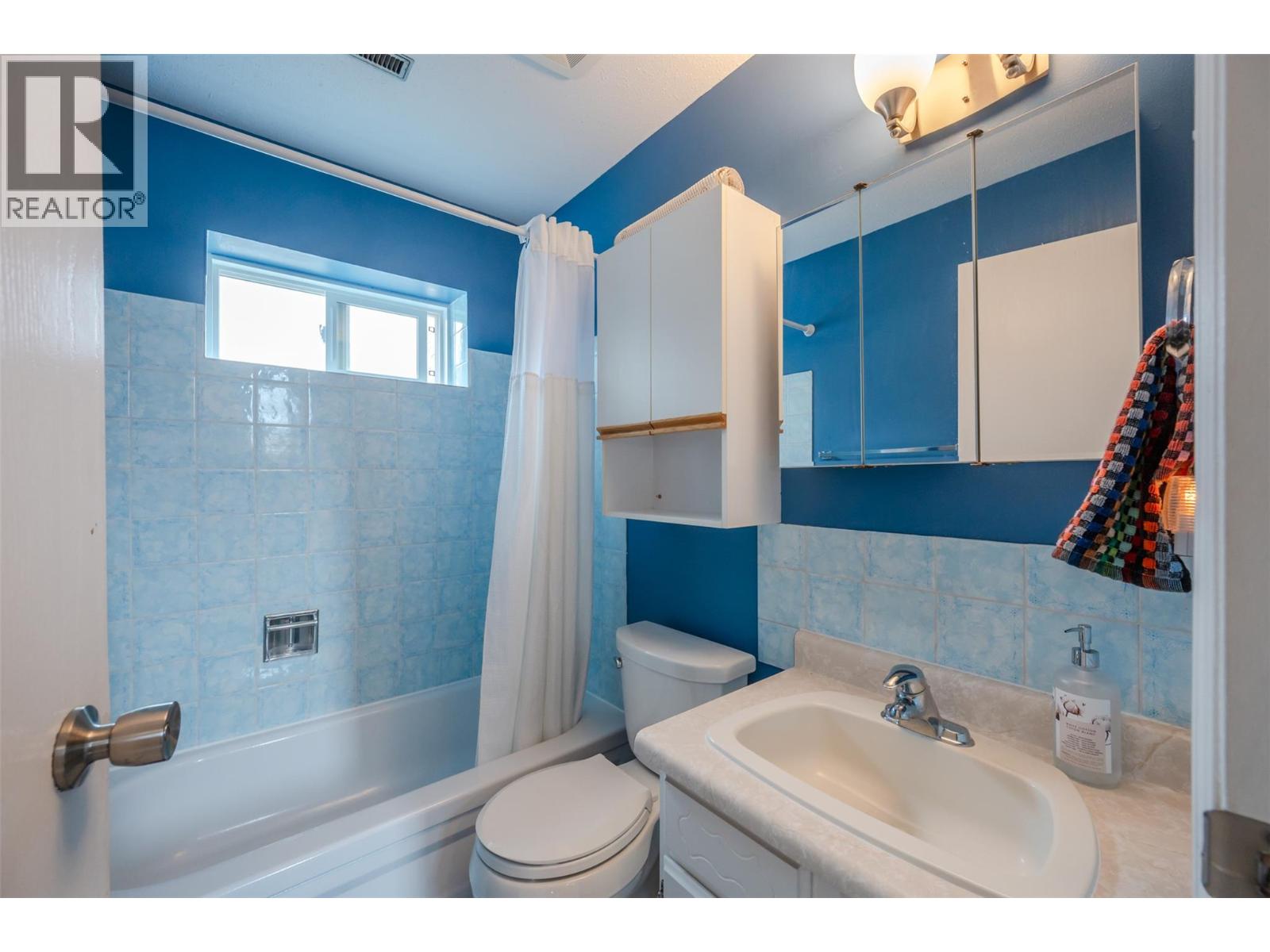 6142 Eveningstar Close, Oliver