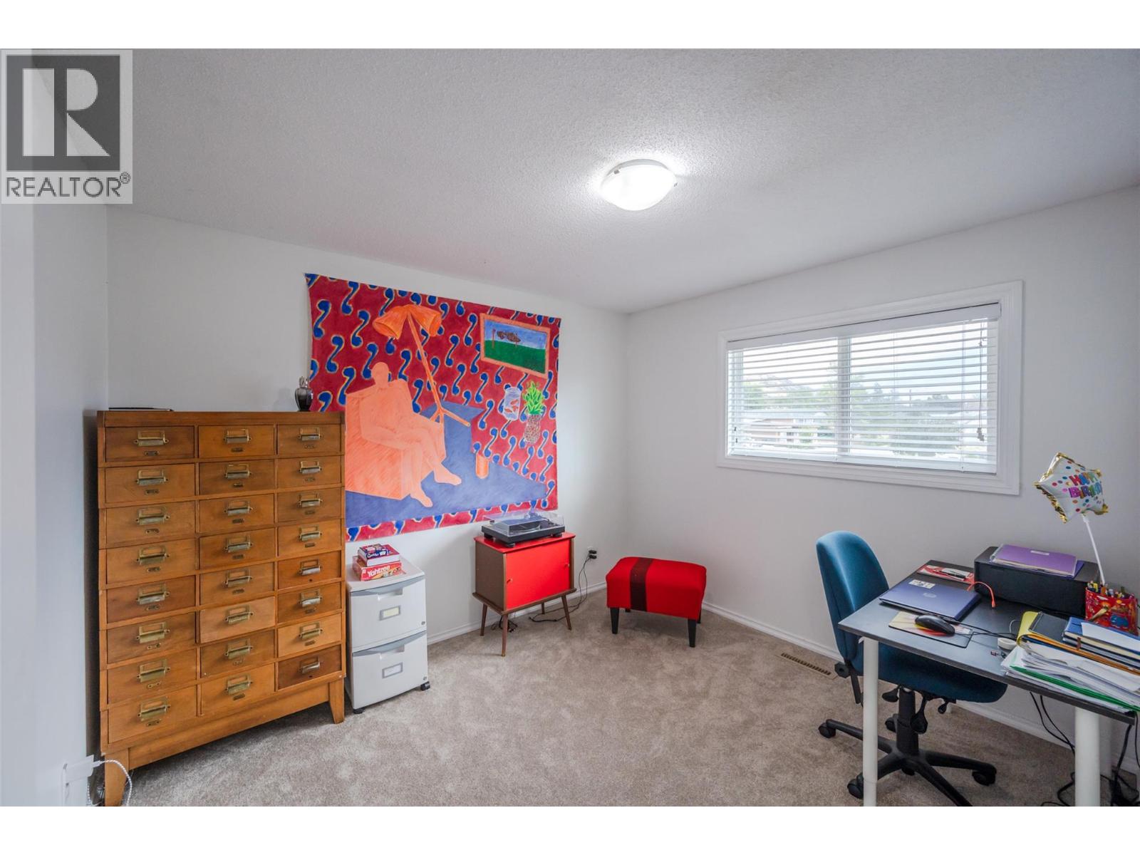 6142 Eveningstar Close, Oliver