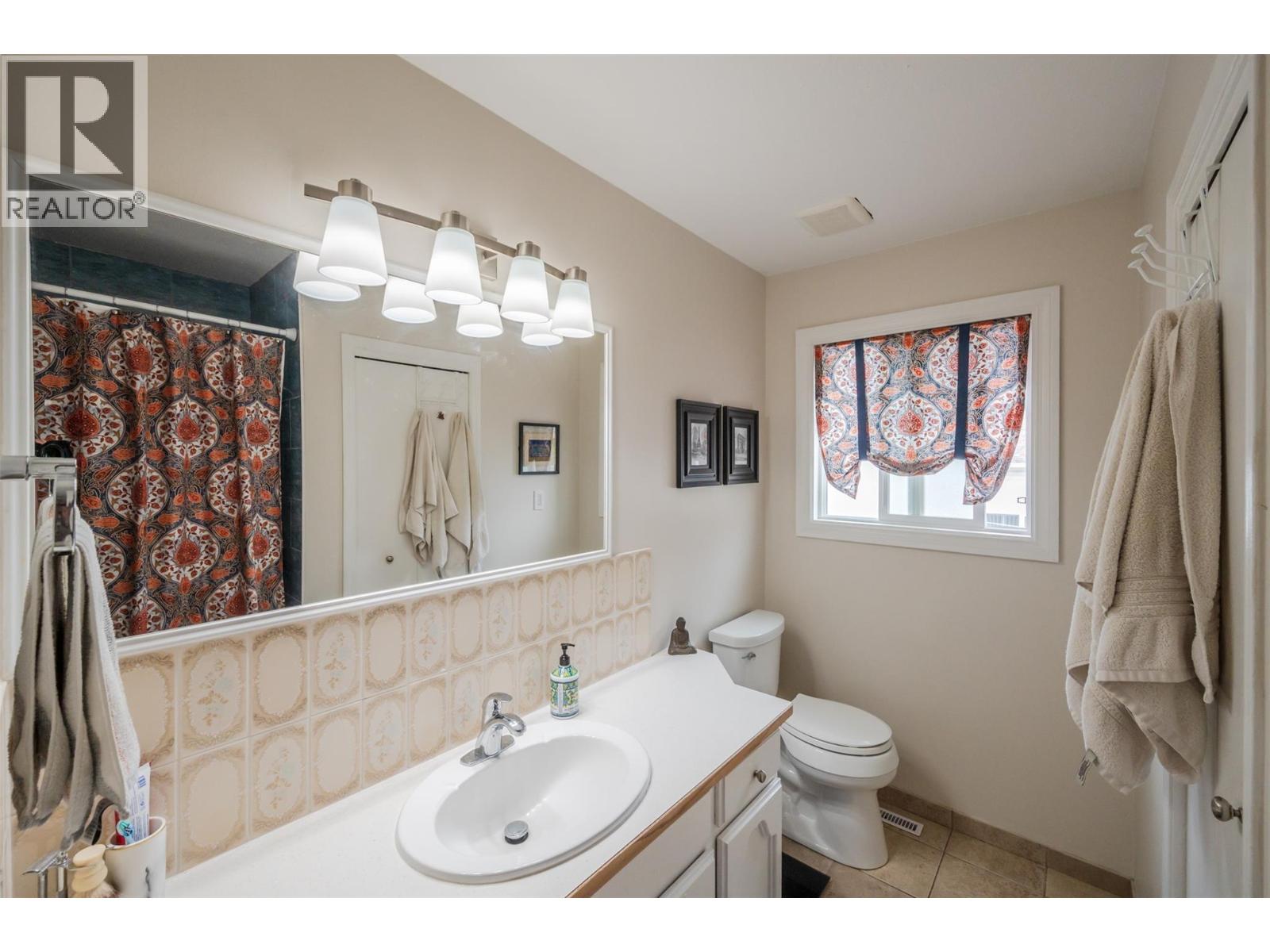 6142 Eveningstar Close, Oliver
