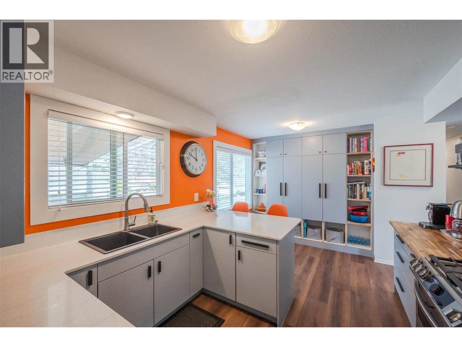 6142 Eveningstar Close, Oliver