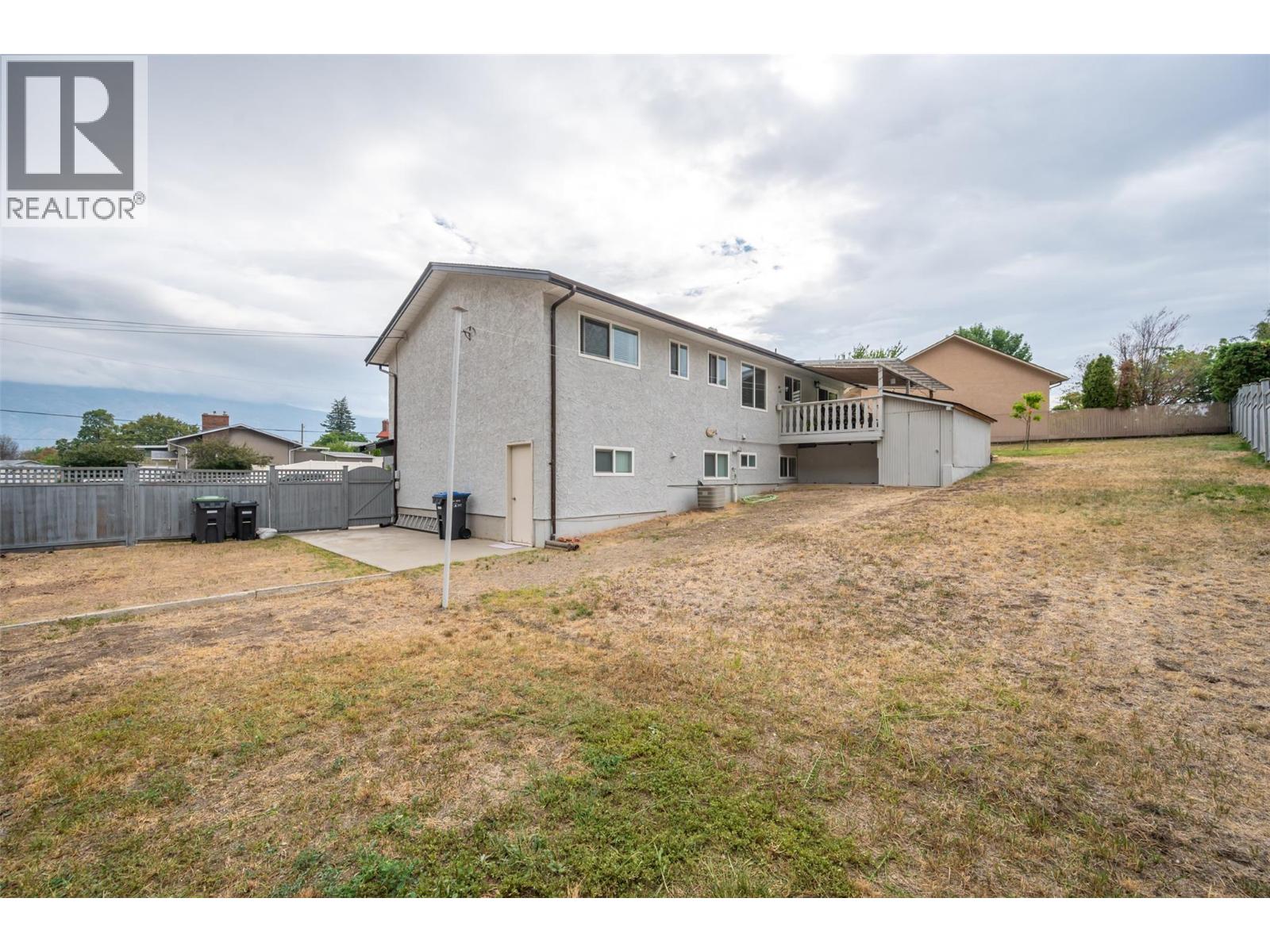 6142 Eveningstar Close, Oliver