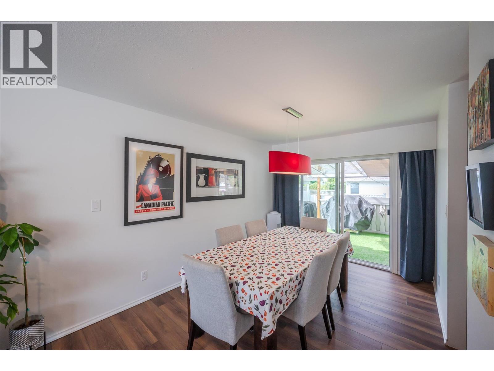 6142 Eveningstar Close, Oliver