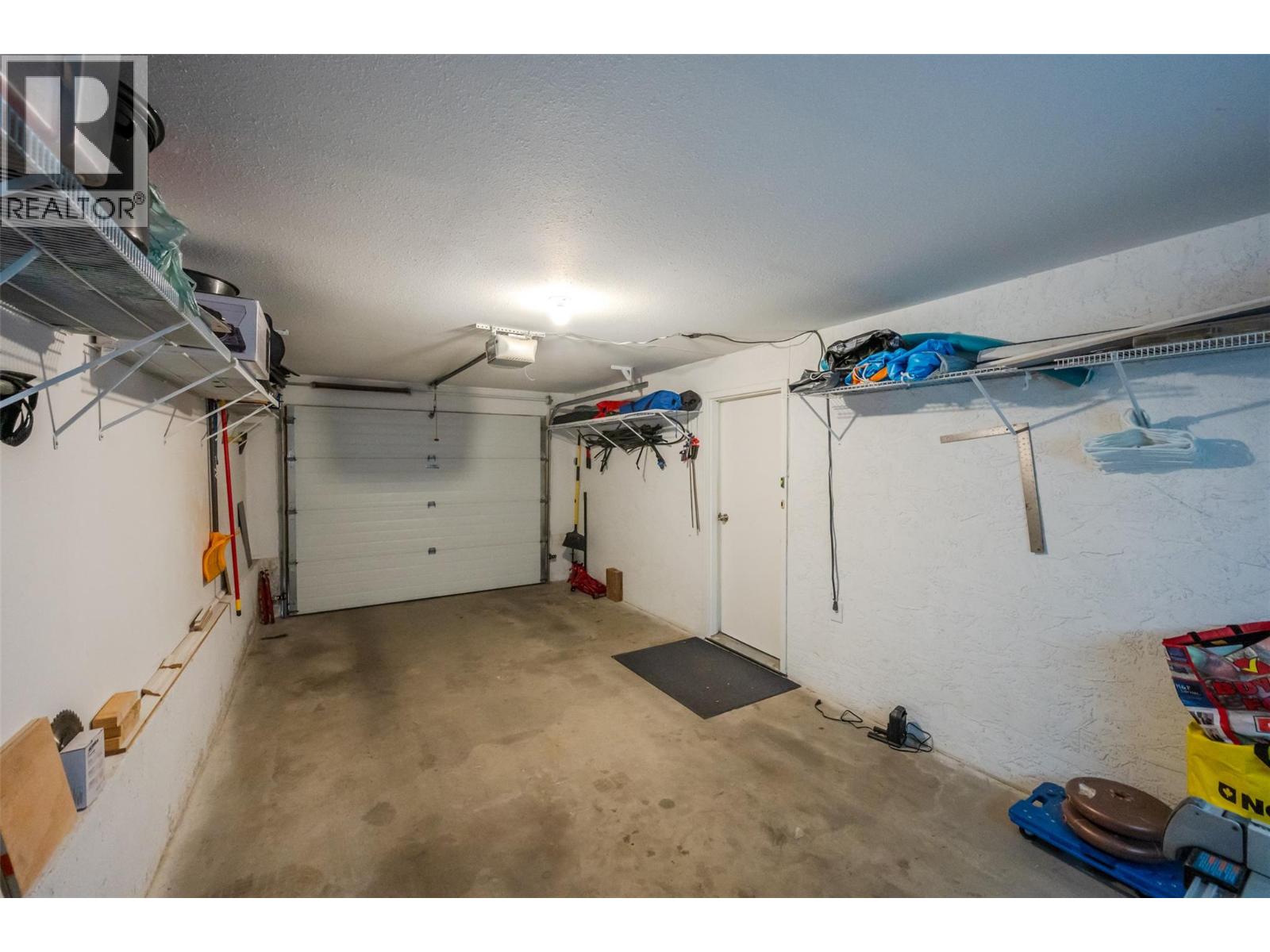 6142 Eveningstar Close, Oliver