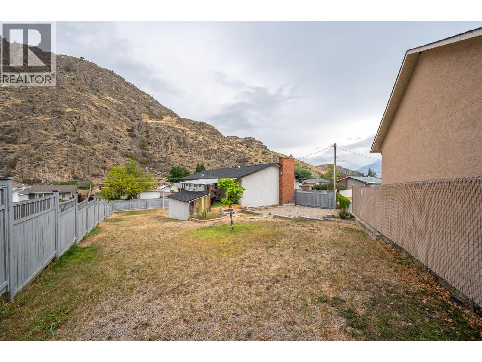 6142 Eveningstar Close, Oliver