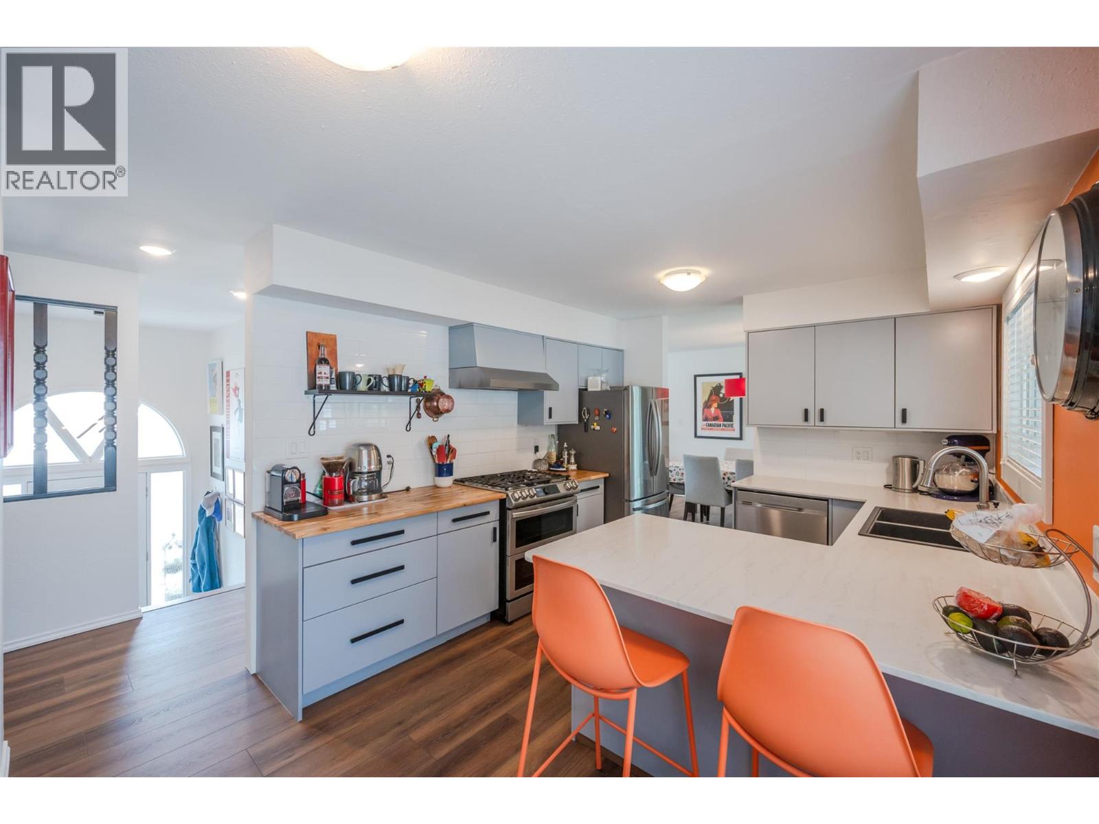 6142 Eveningstar Close, Oliver