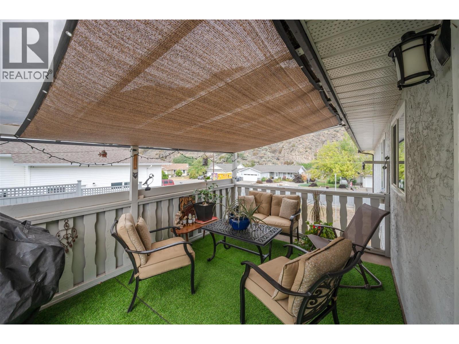 6142 Eveningstar Close, Oliver