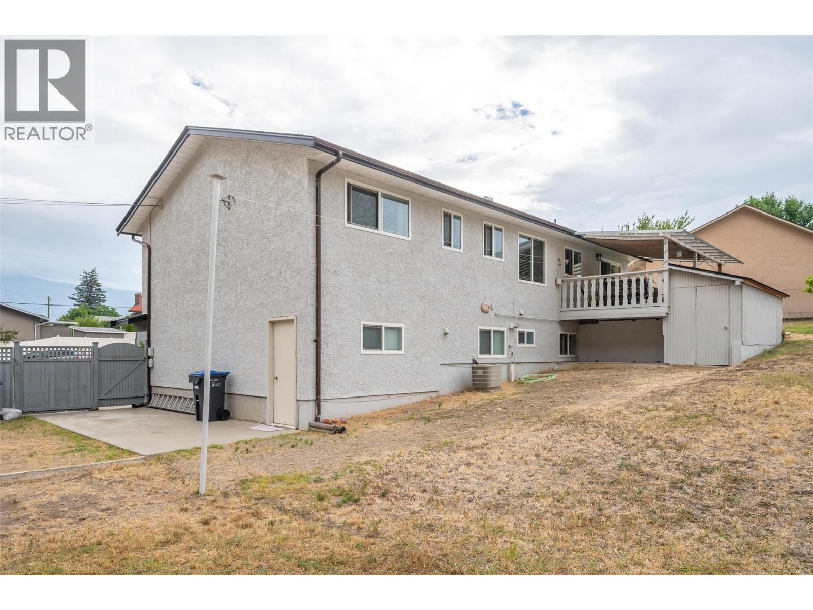 6142 Eveningstar Close, Oliver