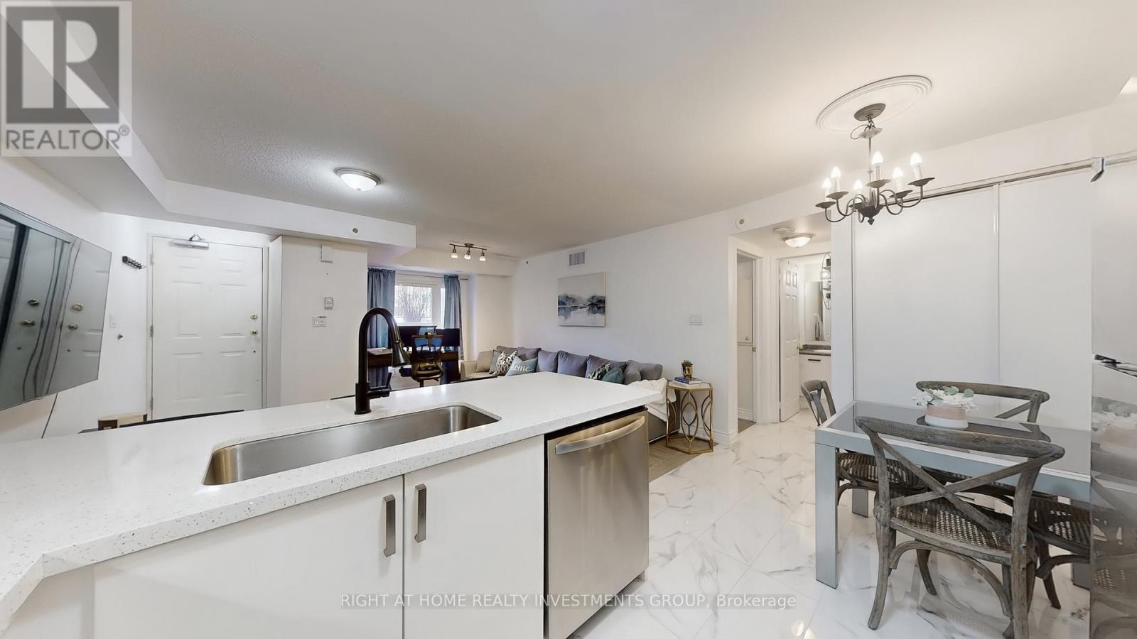 Photo 1 of 118 316 John Street, Markham ON