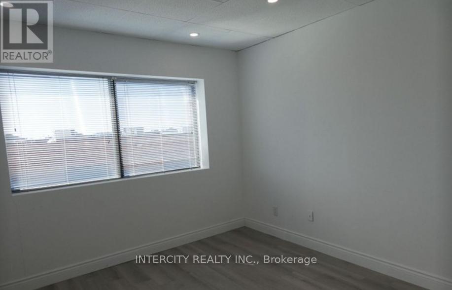 Photo 5 of 226 3883 Highway 7, Vaughan ON