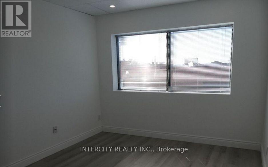 Photo 7 of 226 3883 Highway 7, Vaughan ON