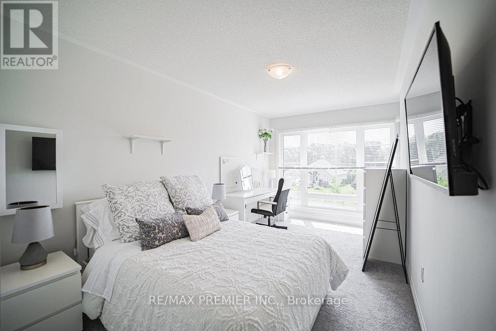 Photo 29 of 131 Landolfi Way, Bradford West Gwillimbury ON