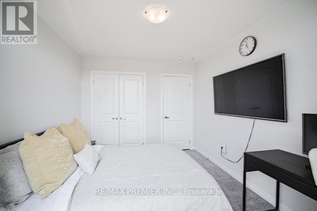 Photo 23 of 131 Landolfi Way, Bradford West Gwillimbury ON