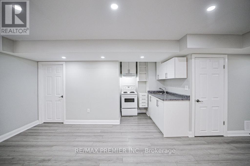 Photo 25 of 131 Landolfi Way, Bradford West Gwillimbury ON
