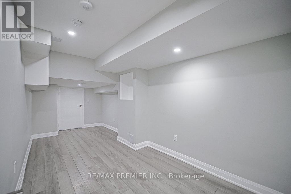 Photo 3 of 131 Landolfi Way, Bradford West Gwillimbury ON