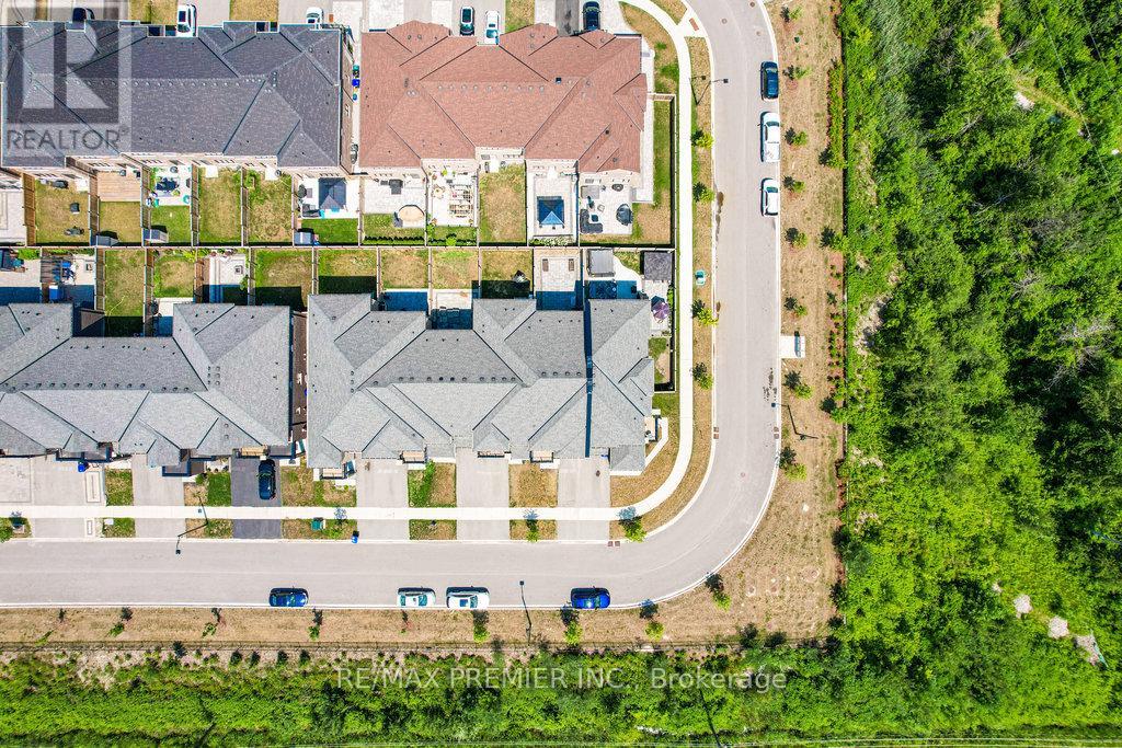 Photo 21 of 131 Landolfi Way, Bradford West Gwillimbury ON