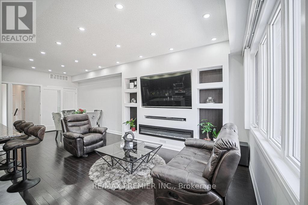 Photo 24 of 131 Landolfi Way, Bradford West Gwillimbury ON