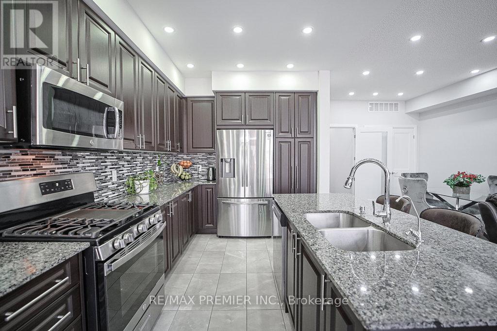 Photo 26 of 131 Landolfi Way, Bradford West Gwillimbury ON
