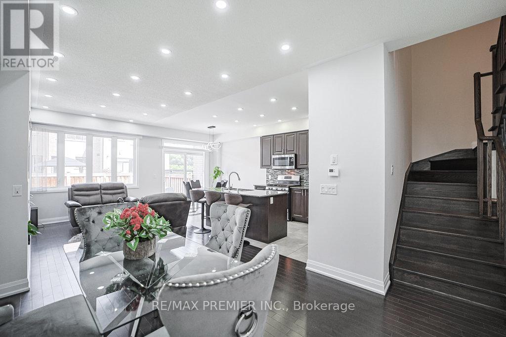 Photo 2 of 131 Landolfi Way, Bradford West Gwillimbury ON
