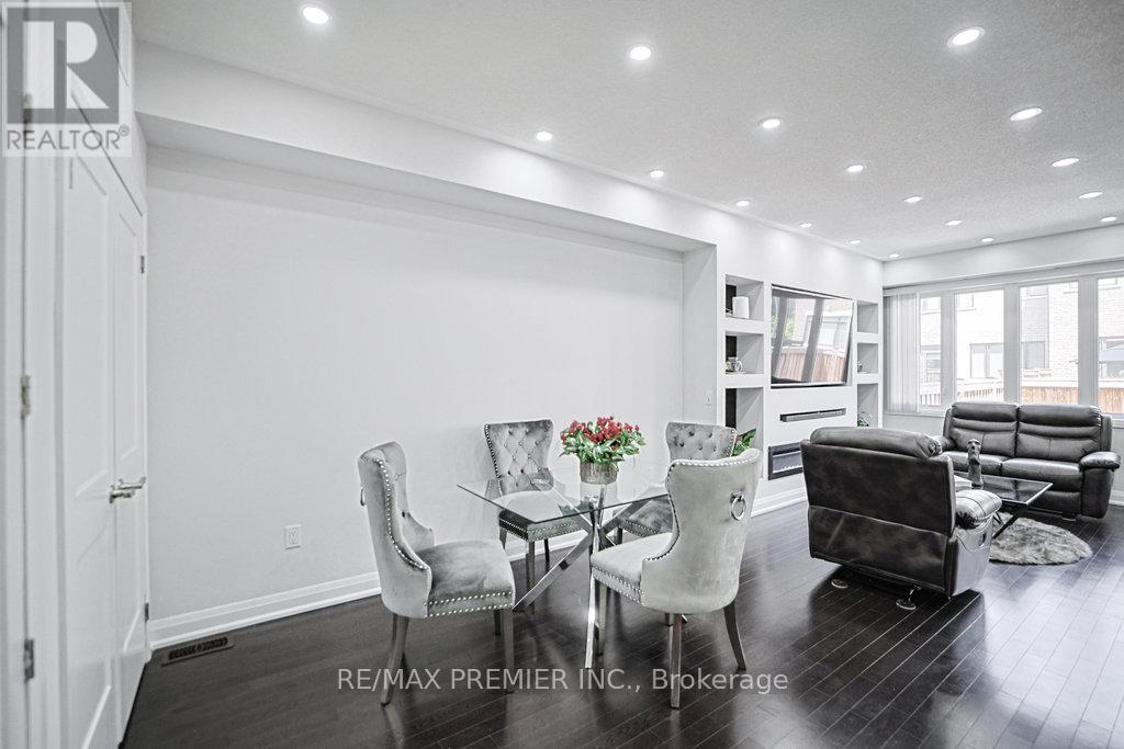 Photo 20 of 131 Landolfi Way, Bradford West Gwillimbury ON