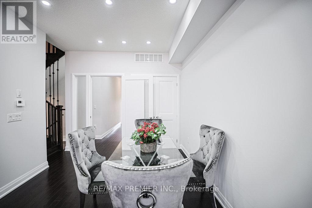 Photo 27 of 131 Landolfi Way, Bradford West Gwillimbury ON