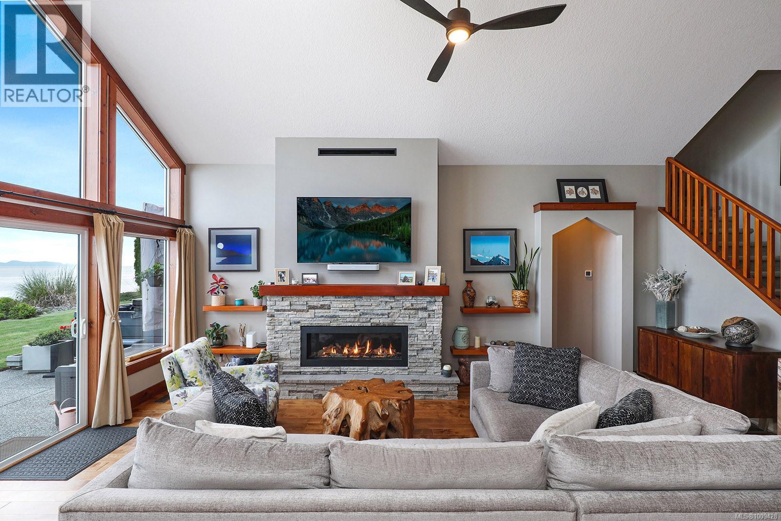 Photo 3 of 9 4320 Garrod Rd, Bowser BC