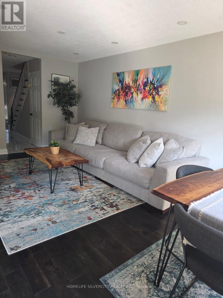 Photo 8 of 4800 Rosebush Road, Mississauga ON