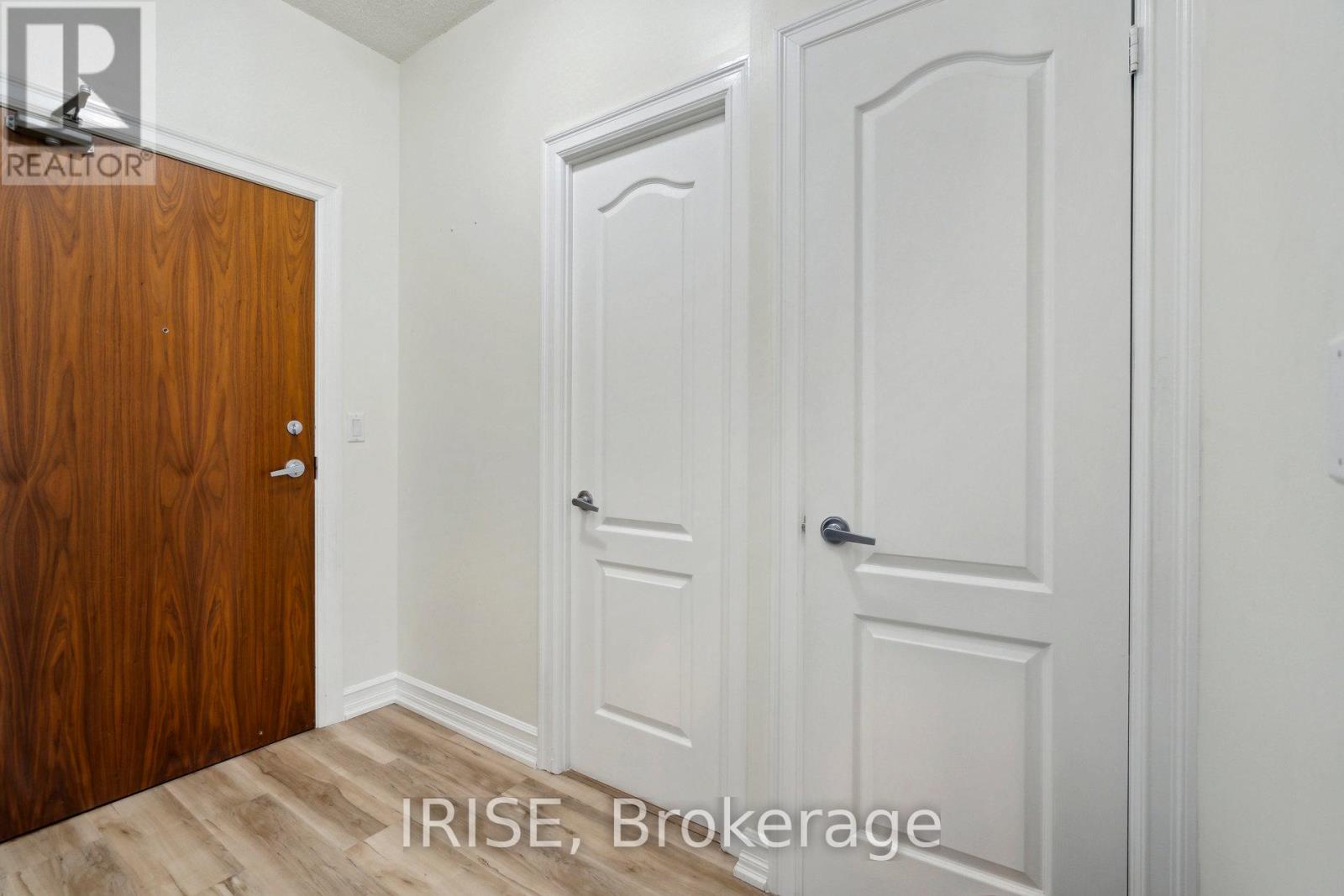 Photo 4 of 2812 1 Elm Drive W, Mississauga ON