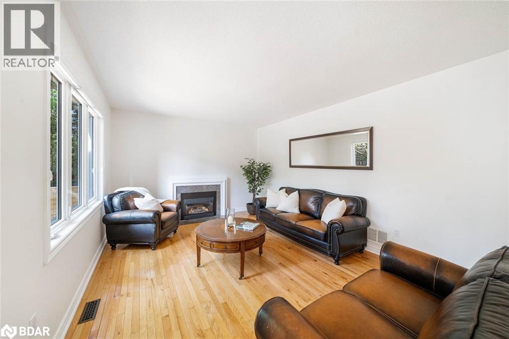 Photo 11 of 43 Falling Brook Drive, Barrie ON