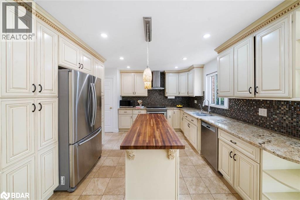 Photo 31 of 43 Falling Brook Drive, Barrie ON